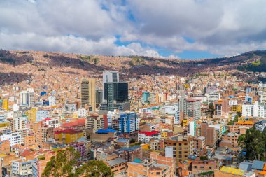 El Alto 'nun resmi olmayan mahallelerinde Sopocachi' nin yükselişi ve resmi olmayan görüntüleri.
