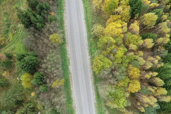 Veduta Aerea Una Strada Asfaltata Che Attraversa Campo Verde Con — Foto Stock