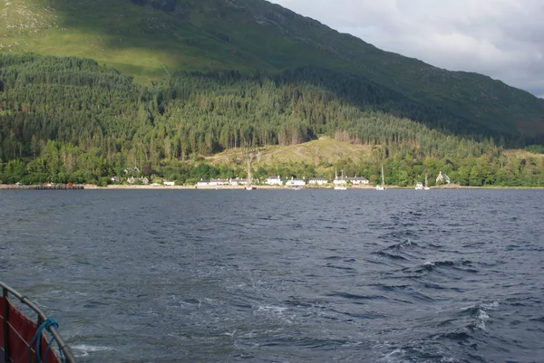 Una Hermosa Vista Las Olas Mar Detrás Barco Escocia —  Fotos de Stock