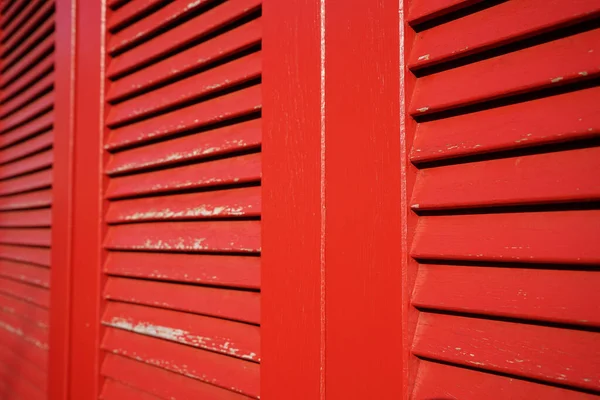Zbliżenie Czerwonych Drewnianych Okiennic Tło — Zdjęcie stockowe