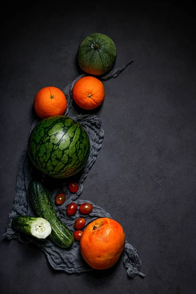Uma Vista Superior Legumes Frutas Frescos Saudáveis Lenço Azul — Fotografia de Stock