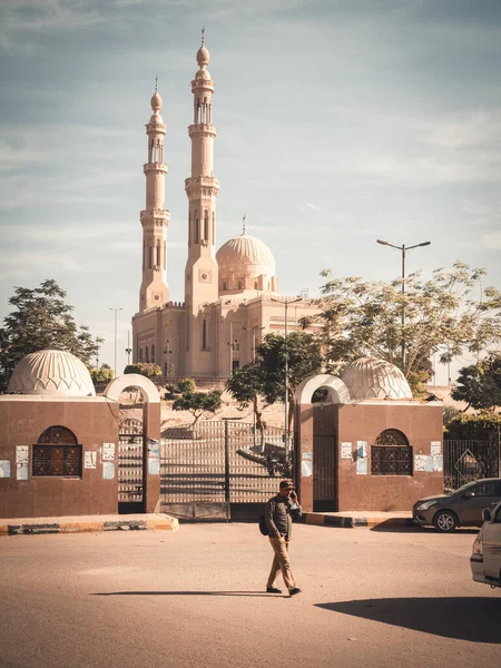 Une Photo Rue Assouan Avec Beaucoup Gens Coin — Photo