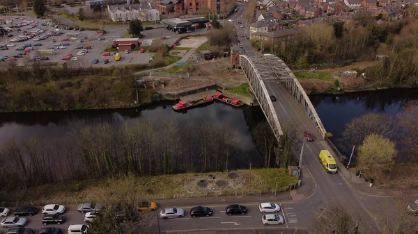 マンチェスター運河と建物の橋でワリントンの街の空中ショット — ストック写真