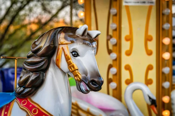 Alegre Caballo Redondo Recinto Ferial Antiguo Carrusel Parque Cultura Recreación —  Fotos de Stock