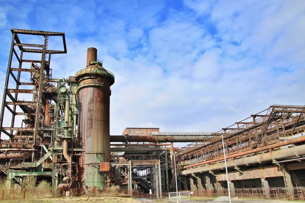 Pohled Trosky Elektrárny Pod Modrou Jasnou Oblohou — Stock fotografie