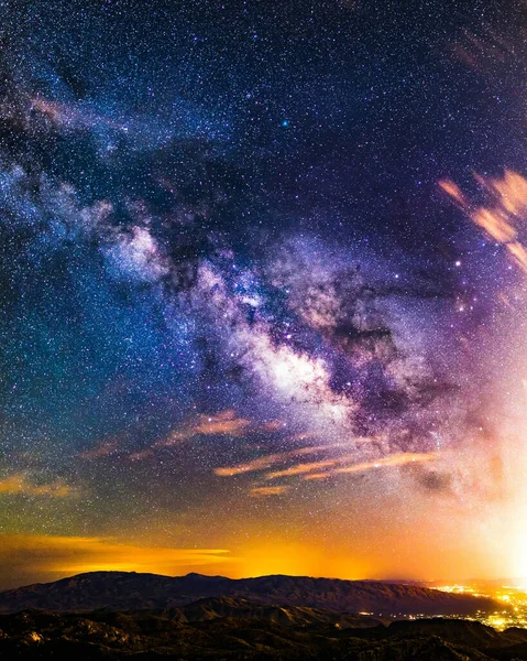 Eine Schöne Aufnahme Eines Sternenhimmels Mit Milchstraße Bei Sonnenuntergang Über — Stockfoto