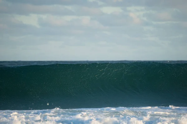 大きな強力な海の波 — ストック写真