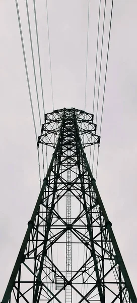 Disparo Vertical Ángulo Bajo Una Torre Línea Energía Contra Cielo — Foto de Stock