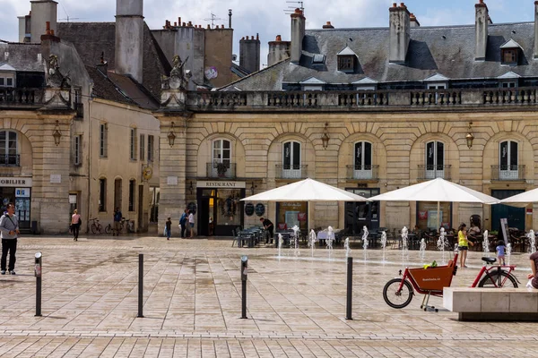 Ресторан Площади Дворца Герцогов Сословий Бургундии Dijon France — стоковое фото