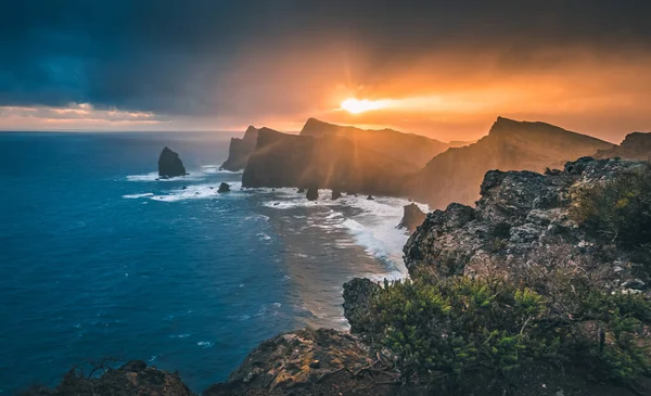 Прекрасный Вид Португальский Остров Солнечным Светом — стоковое фото
