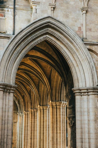Vertical Shot Pointed Arches Decorating Historical Landmark — Stock Photo, Image