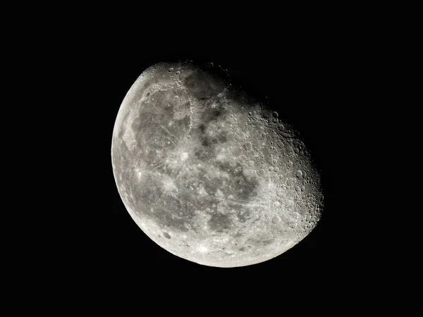月亮在黑色背景上月蚀 — 图库照片
