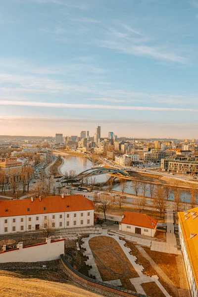 Alto Angolo Verticale Una Città Vilnius Edifici Tetto Rosso Ponte — Foto Stock