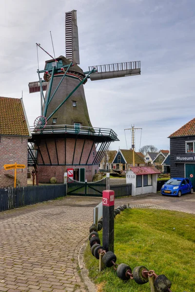 Tiro Vertical Moinho Vento Velho Cidade Oudeschild Países Baixos Dia — Fotografia de Stock