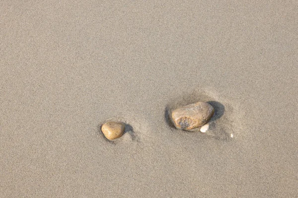 Primo Piano Due Pietre Nella Sabbia — Foto Stock