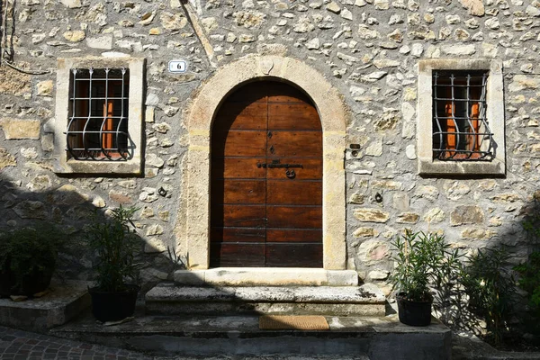 Dveře Starého Domu Castrovalva Město Abruzzo Itálie — Stock fotografie