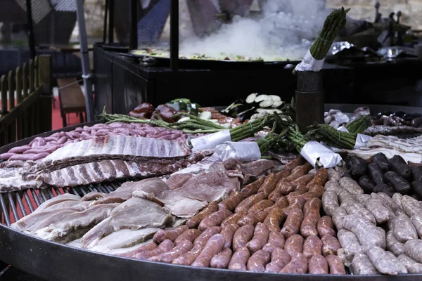 Zbliżenie Zdjęcia Świeżego Mięsa Warzyw Wyświetlane Rynku — Zdjęcie stockowe