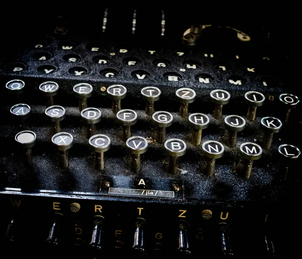 Egy Közeli Felvétel Egy Ritka Német Világháborús Enigma Gép Billentyűzetéről — Stock Fotó