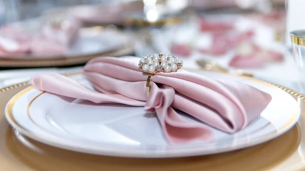 婚桌布置用的特写用布餐巾 — 图库照片
