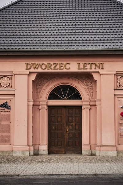 ポーランド ポズナン市中心部のレトニ駅正面入口 — ストック写真