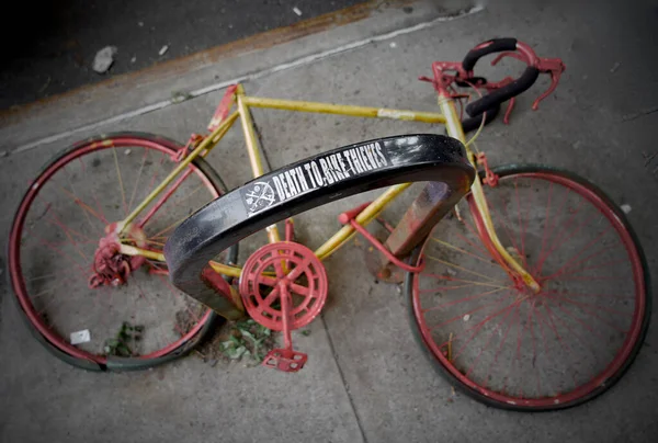 Uma Visão Uma Bicicleta Quebrada Deixada Para Ladrões — Fotografia de Stock