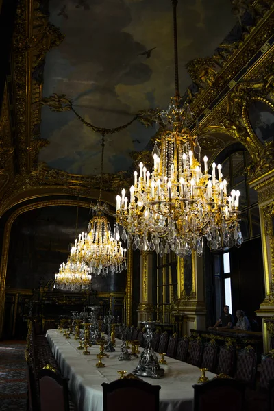 Une Ligne Lustres Luxueux Dans Musée Paris France — Photo