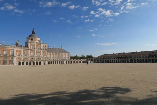 Beau Cliché Palais Royal Aranjuez Contre Ciel Bleu Plein Soleil — Photo