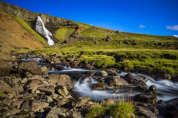 Una Vista Aérea Una Cascada Islandia Bajo Cielo Brillante — Foto de Stock