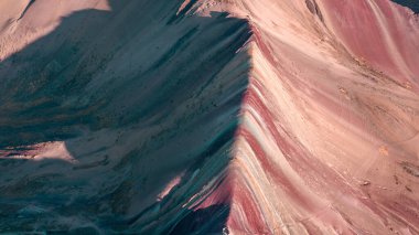 Vinicunca dağlarının havadan görünüşü