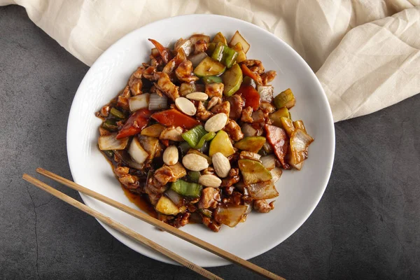 Closeup Oriental Chicken Almonds Traditional Chinese Meal White Plate — Stock Photo, Image