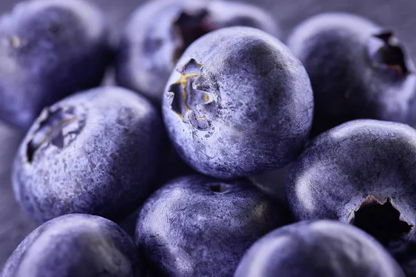 一个没有糖的新鲜成熟的夏季蓝莓甜点的宏观镜头 概念健康 — 图库照片
