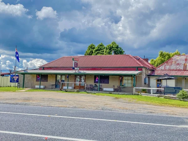 澳大利亚新南威尔士州一个小镇上的深水客栈 龙角酒吧和烤架式老房子 — 图库照片