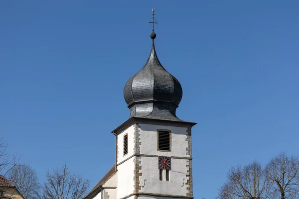 Låg Vinkel Skott Gammal Kyrka Tyskland Solig Dag — Stockfoto