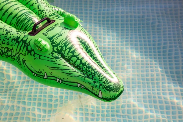 Closeup Shot Crocodile Toy Swimming Pool Summer — Stock Photo, Image