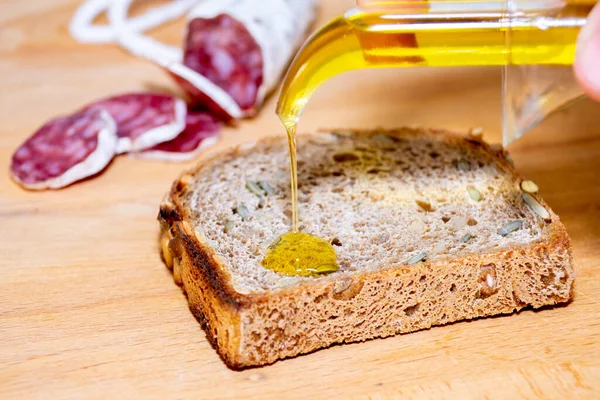 Katalan Spanyol Kahvaltısı Ekmek Zeytinyağı Fuet Ahşap Bir Masada Soğuk — Stok fotoğraf
