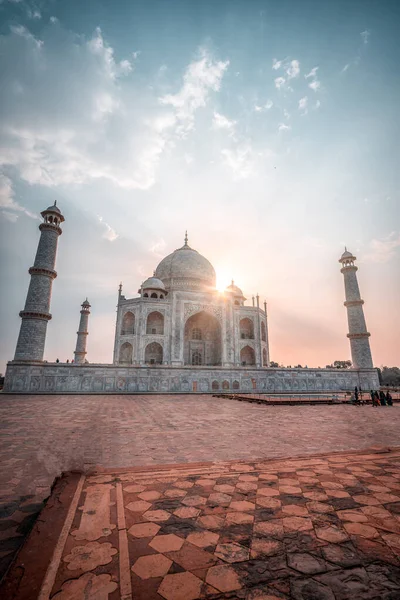 Ein Niedriger Winkel Einer Malerischen Ansicht Des Taj Mahal Mausoleums — Stockfoto