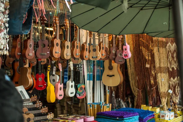 Various Colorful Guitars Outdoor Market — Stock Photo, Image