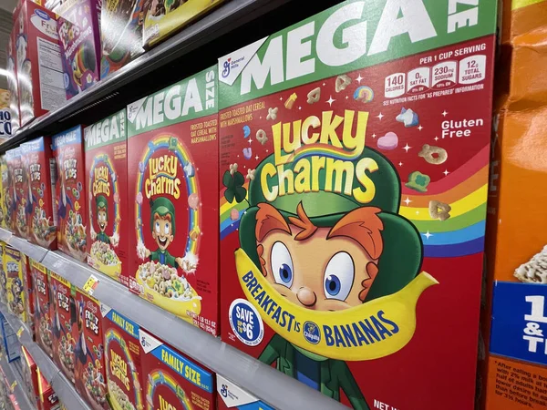 Estante Supermercado Por Menor Con Cereales Lucky Charms — Foto de Stock