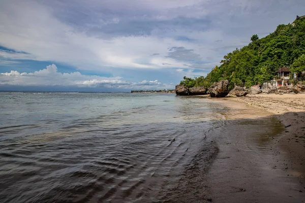 Bewolkte Lucht Boven Zee Gevangen Vanaf Een Kust Bali Indonesië — Stockfoto