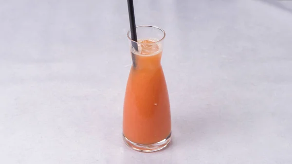 Der Ananas Karotten Saft Cocktail Mit Der Peitsche — Stockfoto