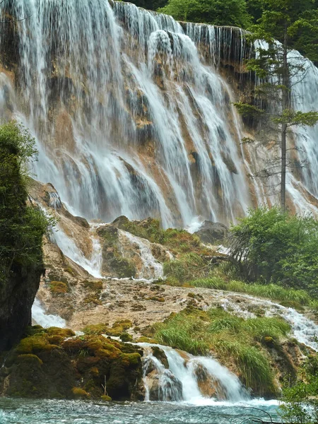 Uma Longa Exposição Uma Cachoeira Floresta Primavera — Fotografia de Stock
