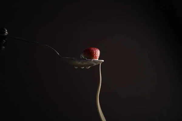 Close Shot Strawberry Dipped Cream Spoon Dark Background — Stock Photo, Image