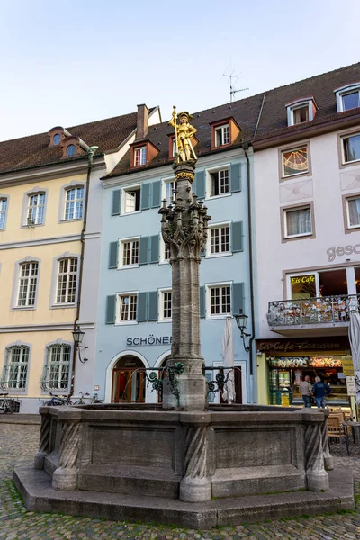 Krásný Záběr Fontánu Munsterplatz Centrální Náměstí Freiburg Breisgau Německo — Stock fotografie
