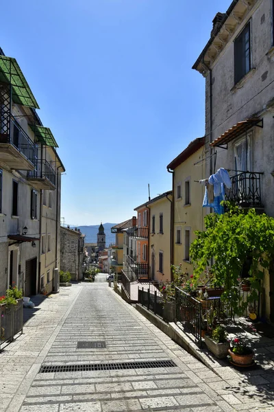 Tiro Vertical Uma Rua Típica Aldeia Santa Croce Del Sannio — Fotografia de Stock