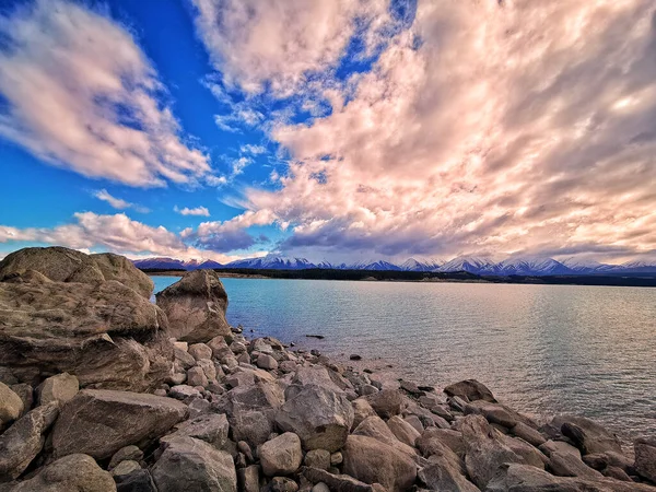Close Rocks Lake Tekapo Cloudy Day Winter — Stock Photo, Image