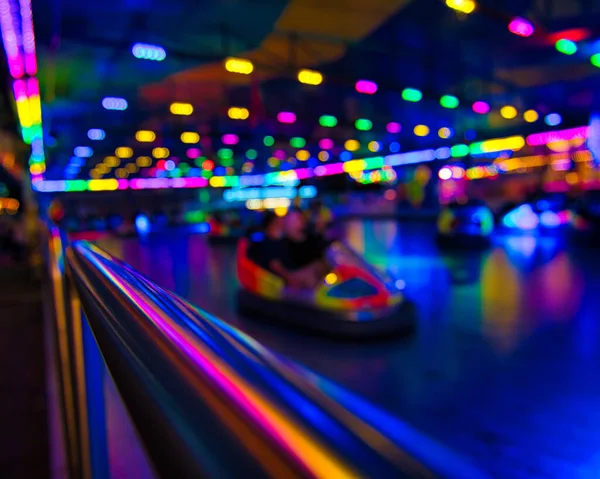 Kleurrijke Neon Lichten Een Bumper Parkeerplaats — Stockfoto