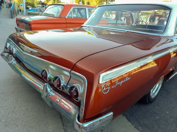 Velho Chevrolet Marrom Popular Chevy Impala Quatro Portas Sedan 1960 — Fotografia de Stock