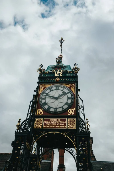 Eine Vertikale Aufnahme Der Eastgate Uhr Vor Bewölktem Himmel Chester — Stockfoto