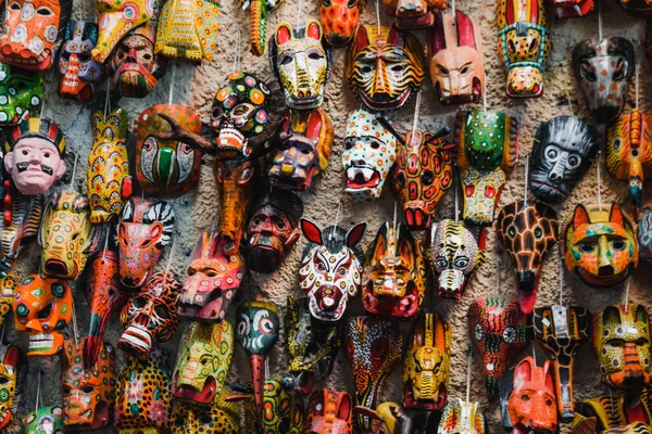 Πολύχρωμες Μάσκες Στην Αντίγκουα Γουατεμάλα Κεντρική Αμερική — Φωτογραφία Αρχείου