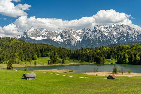 Panoramisch Uitzicht Blokhutten Aan Geroldsee Het Karwendelgebergte Beieren — Stockfoto